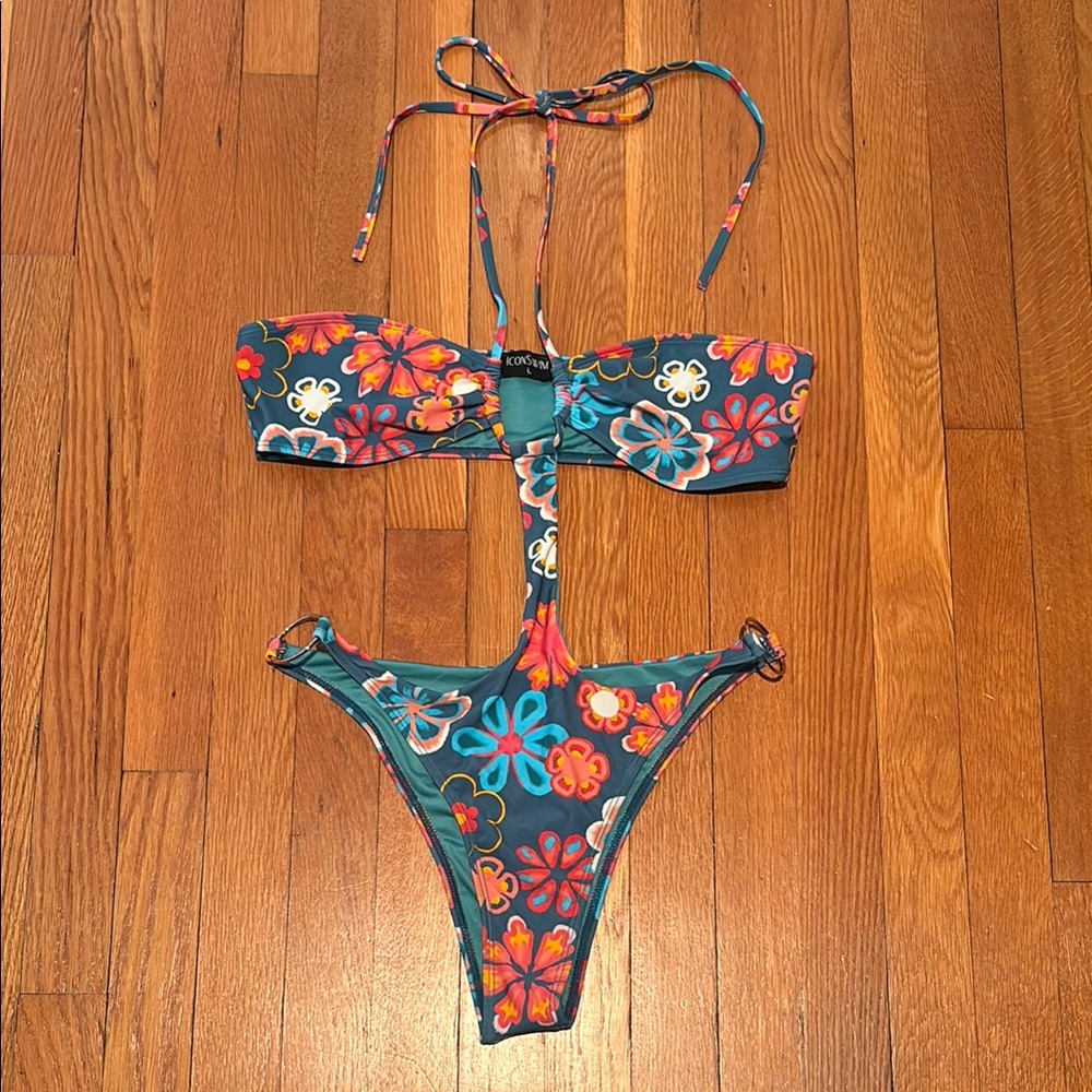 NWT IconSwim one piece Party Crasher monokini in retro floral w/ gold tone rings